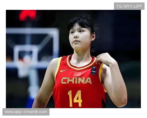 李月汝家里到底藏了多少衣服柜？球场上那个安静大长腿反差太大了吧！