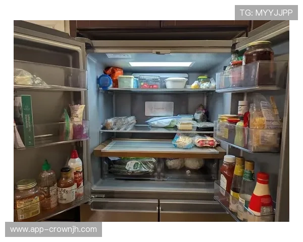 张博恒家的冰箱里居然只有蛋白粉和水？